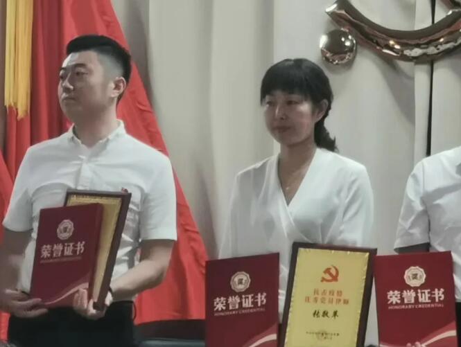 我所张敬苹律师和侯晨晖实习律师参加迎“七一”表彰大会暨主题演讲比赛活动并获奖
